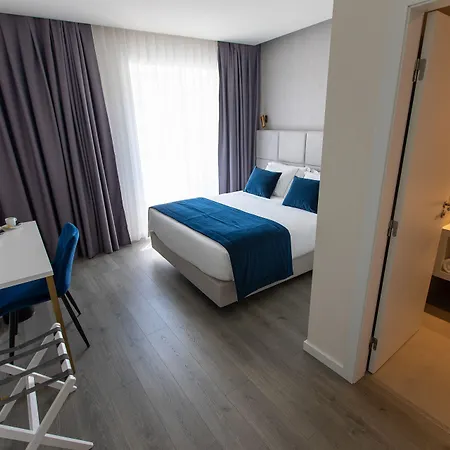 Mondego 3*